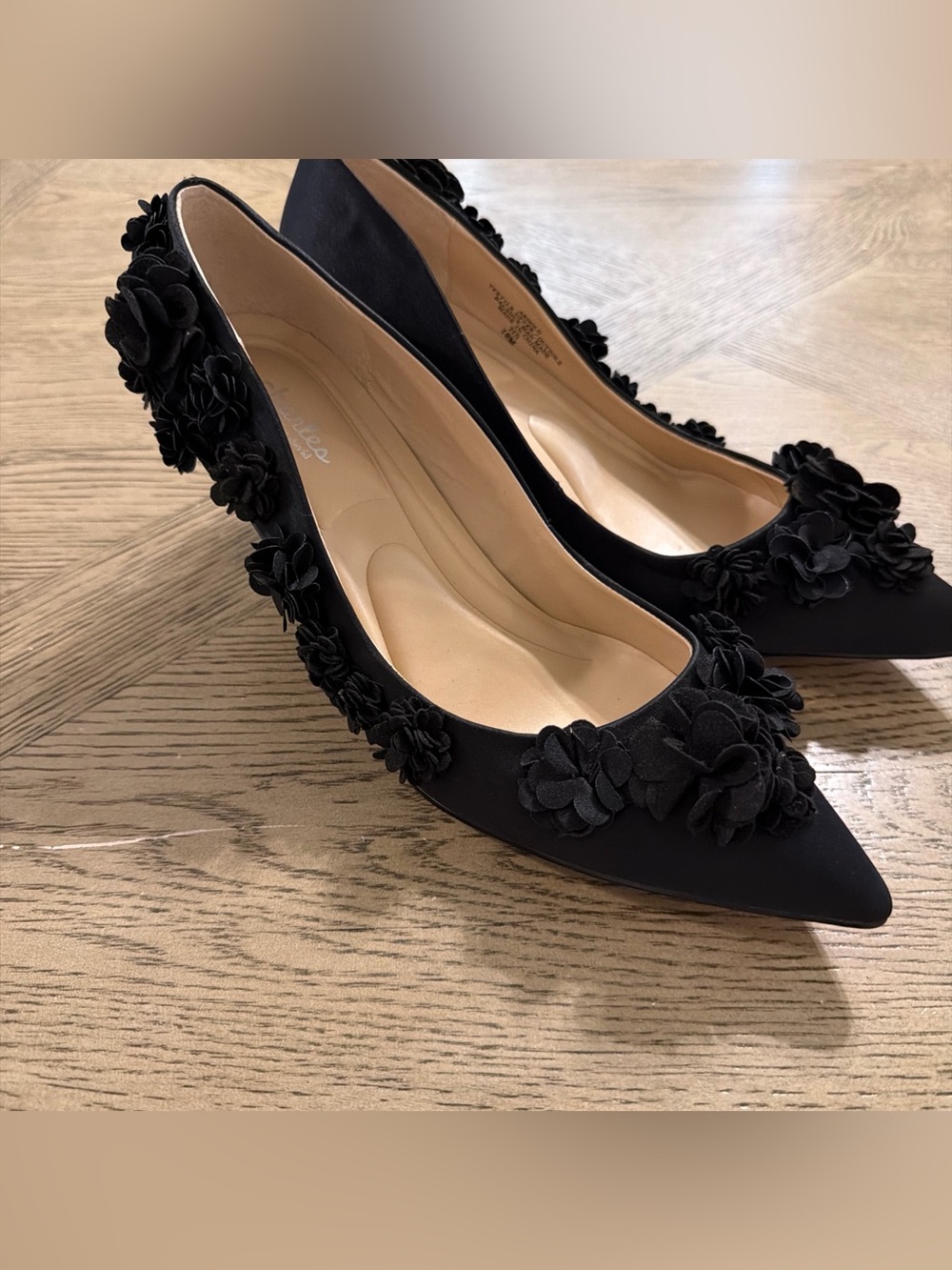 Charles by Charles David Women's Arnold Raised Flower Pump Black 10